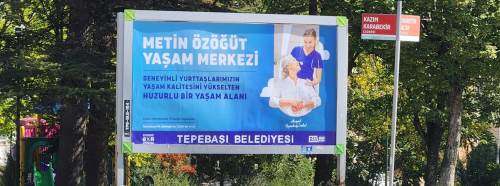 Eskişehir’de dikkat çeken pano! Metin Özöğüt Yaşam Merkezi’ni tanıtıyor