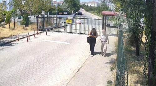 Eskişehir’de dolandırıcının planını 8 yaşındaki çocuk bozdu! Altınları alamadan kaçtı