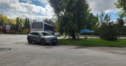 Eskişehir’de dönüş noktalarına park edenler trafiği tehlikeye atıyor
