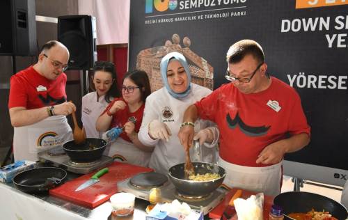 Eskişehir’de Down sendromlu bireyler yemek yarışmasında buluştu