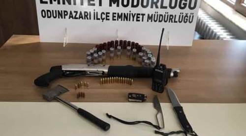 Eskişehir'de durdurulan araçtan çıkanlar şok etti!