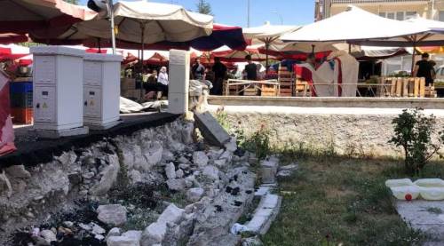 Eskişehir'de duvar krizi! Mahalleli ve esnaf karşı karşıya