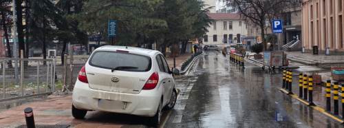 Eskişehir’de duyarsız park tehlike saçtı!