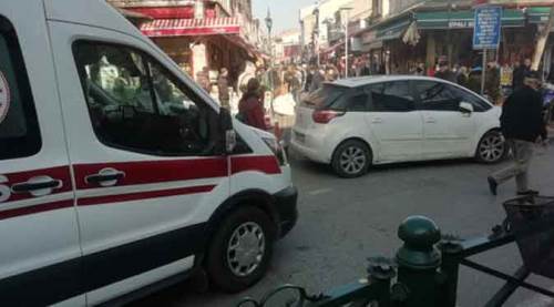 Eskişehir'de duyarsız sürücü ambulansa yol vermeyince...