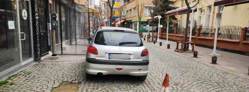 Eskişehir'de duyarsız sürücüler trafiği aksatıyor!