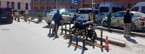 Eskişehir'de duyarsız sürücülere dubalar da engel olamadı!