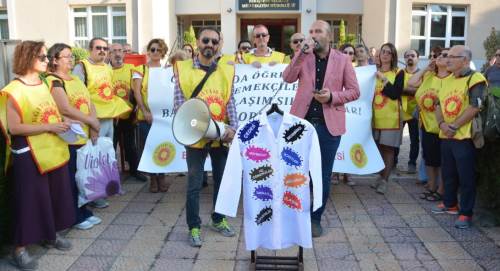 Eskişehir'de eğitimciler ayağa kalktı: "Beyaz önlük" örtmez! 