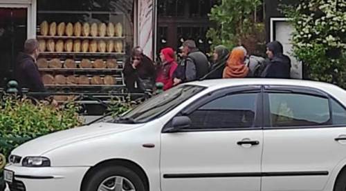 Eskişehir'de ekonomik krizin fotoğrafı: Kapısında bekliyorlar!