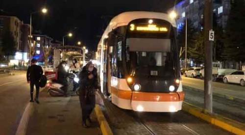 Eskişehir'de elektrik kesintisi tramvayı da vurdu!