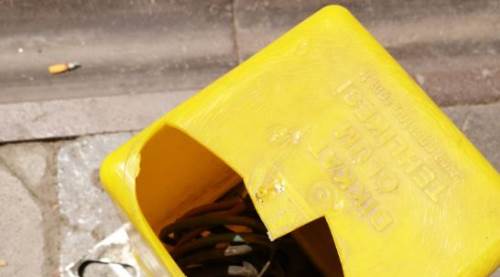 Eskişehir'de elektrik kukası tehlike saçıyor