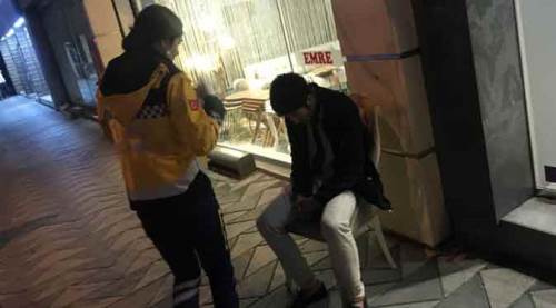 Eskişehir'de elinde alkol şişesiyle taksiye binmek isteyince...