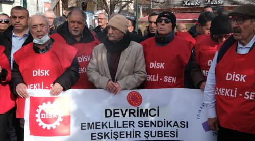 Eskişehir'de emekliler sokakta: Açıklanan zam protesto edildi!