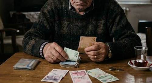 Eskişehir'de emeklilerden maaş zammına sert tepki