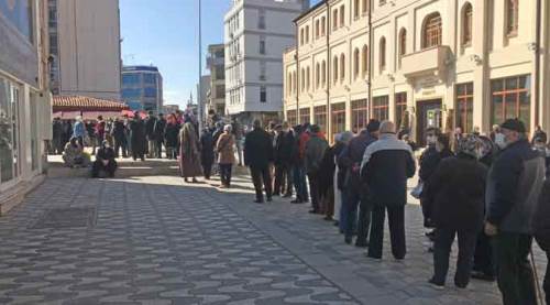 Eskişehir'de endişe veren kuyruk bir türlü kısalmıyor