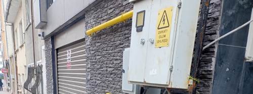 Eskişehir’de endişe yaratan görüntü: Kablolar tehlike saçıyor!