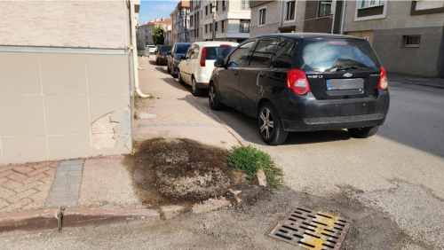 Eskişehir’de engelli rampaları kullanılamıyor: Hasarlı geçiş noktaları tepki çekiyor