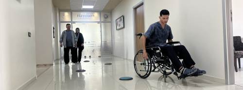 Eskişehir'de engellilerinin yerine kendilerini koyarak parkur yaptılar