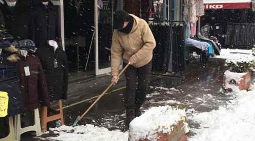 Eskişehir'de esnaf kar mesaisine başladı