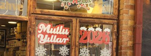 Eskişehir’de esnaf vitrinleri yeni yıl ruhunu öne çıkarıyor!