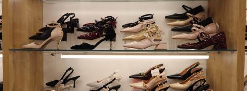 Eskişehir’de esnaf yaz sezonuna girdi: Vitrinler tamamen yenilendi