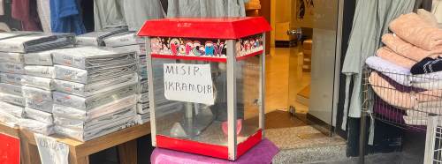 Eskişehir’de esnafın mısır ikramı caddeyi gülümsetti