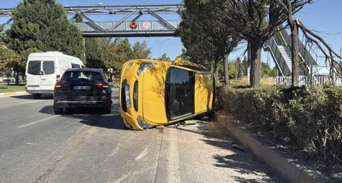 Eskişehir’de ESOGÜ yolunda kaza! Ticari taksi ile SUV çarpıştı