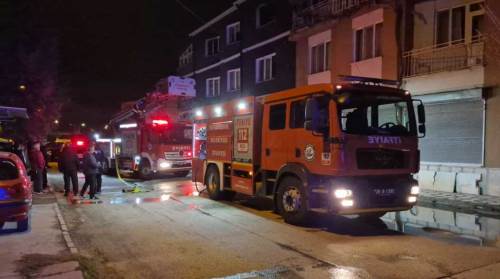 Eskişehir'de ev yangını: 1’i çocuk 3 kişi hastanelik oldu