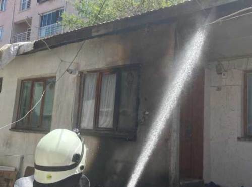 Eskişehir’de ev yangını ucuz atlatıldı
