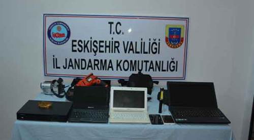 Eskişehir’de evden hırsızlık şüphelisi 4 şahıs yakalandı