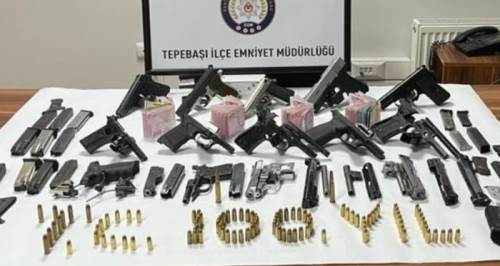 Eskişehir'de evinden çıkanlar şok etti: Adeta cephanelik!