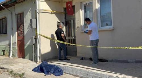 Eskişehir'de evinin önünde ölü bulundu