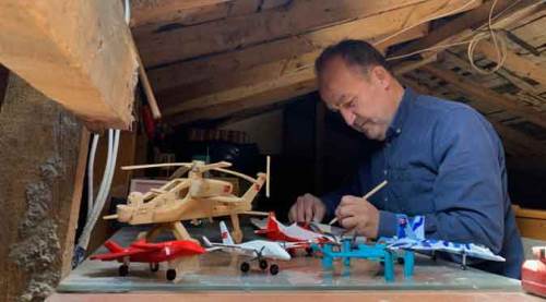 Eskişehir'de evinin tavan arasında yaptıklarıyla parmak ısırtıyor!