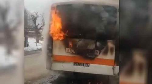 Eskişehir’de faciadan dönüldü: Otobüs alev alev yandı!