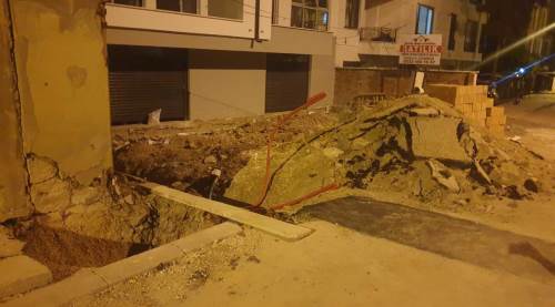 Eskişehir'de faciaya davetiye! Çukurlar, kablolar...