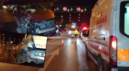 Eskişehir'de feci kaza: 4 araç birbirine girdi!