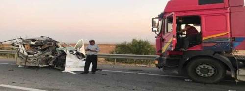 Eskişehir'de feci kaza: TIR'ın altında paramparça oldu