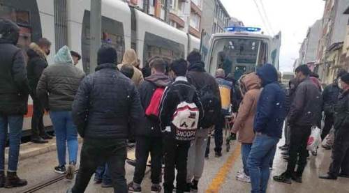 Eskişehir'de feci kaza: Tramvayın altında kaldı