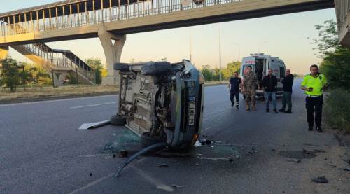 Eskişehir'de feci kaza: Üst geçit merdivenlerine çarptı!