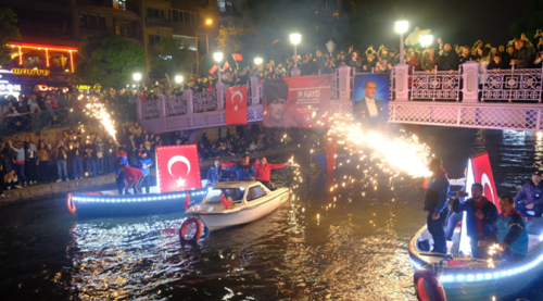 Eskişehir’de fener alayı coşkusu geceyi aydınlattı