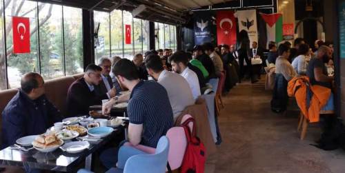 Eskişehir'de Filistinli öğrenciler kahvaltıda bir araya geldi