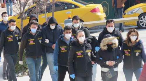 Eskişehir'de fuhuş operasyonu: 4 kadın, 35 erkek...