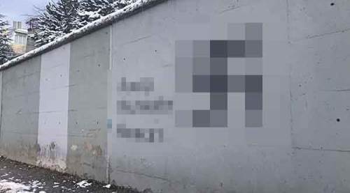 Eskişehir’de gamalı haç işaretli ilginç duvar yazıları