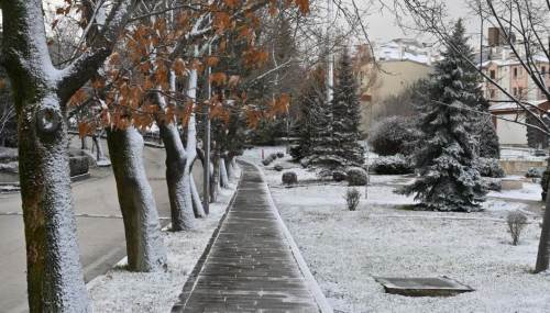 Eskişehir'de gece yağan kar, şehri beyaza bürüdü