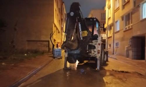 Eskişehir’de gece yarısı su baskını: Sokak göle döndü