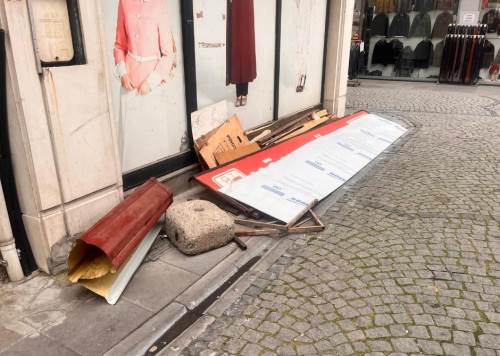 Eskişehir'de gelişi güzel bırakılan inşaat atıkları tepki çekti