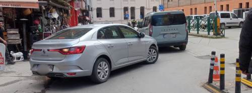 Eskişehir'de gelişi güzel park sürücüleri çileden çıkardı