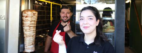 Eskişehir’de genç çift Kore’de öğrendiği döneri memleketine taşıdı!