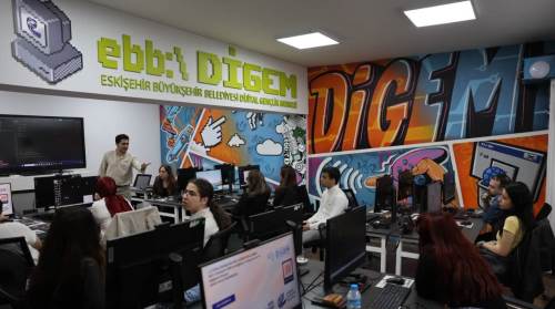 Eskişehir’de gençler DİGEM’de dijital geleceğe hazırlanıyor