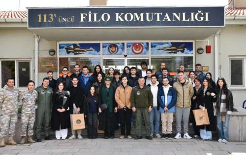 Eskişehir’de gençler jet üssünde askeri hayatı tanıdı