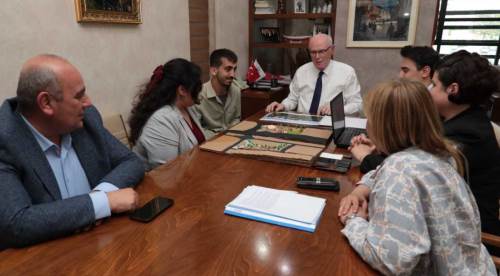 Eskişehir'de gençler Kazım Kurt'a o projeyi sundu